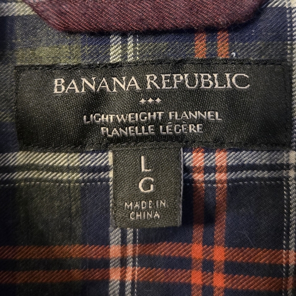 (L) Banana Republic Lightweight Flannel Shirt - Picture 3 of 5